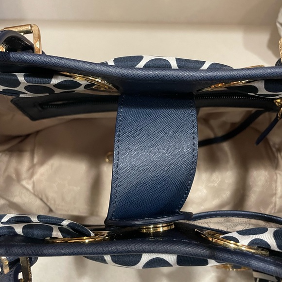 EUC Michael Kors Navy Saffino Leather Jet Set Scarf Handbag Tote - Picture 2 of 5